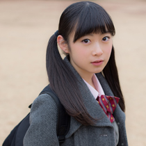  河内 美里
  